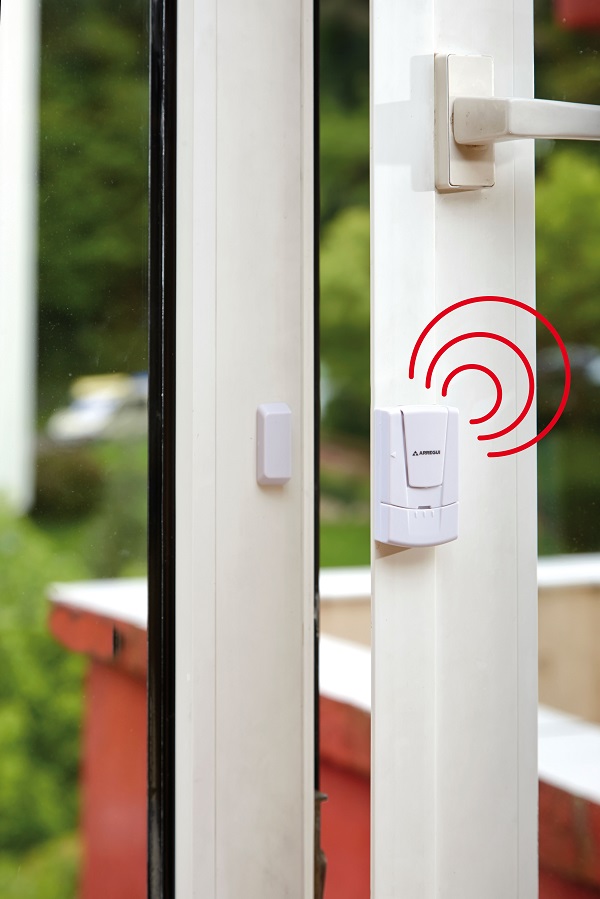 Alarma para puertas y ventanas AL-003 - ARREGUI - La alarma se activa cuando la puerta o ventana se abre. No requiere retrirarla cuando no esté en uso