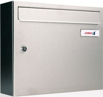 Buzón Modelo KOMPACT V-360 fabricado en chapa de acero electrozincado, con cuerpo en color Negro Mate y puerta de Acero inoxidable mate Aisi 304. Apertura lateral. Gran estanqueidad. Tarjetero de plástico y cerradura de seguridad.
