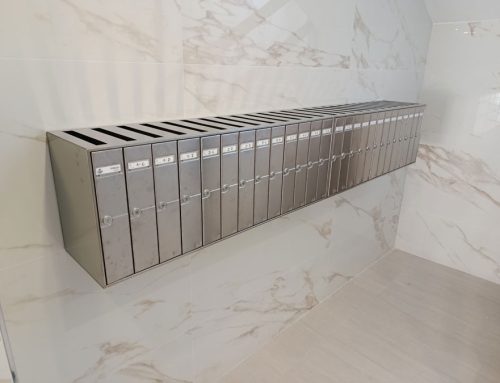 Instalación de 26 buzones verticales tipo libro de Arregui